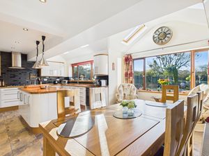 Kitchen/Dining Room- click for photo gallery
